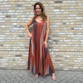 Plissé maxi jurk in terra tinten
