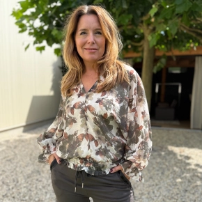 Armygroene blouse met bloemendessin