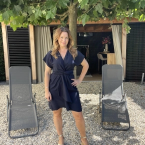 Azzurro navy overslagJurk met tailleband