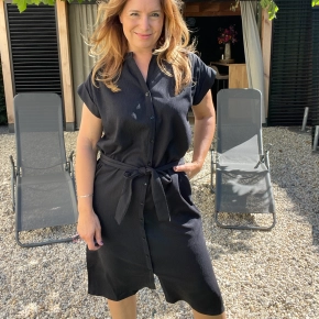 Azzurro jurk zwart met knoopsluiting en strikkoord