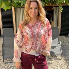 Luchtige boho blouse met etnische print bordeauxrood