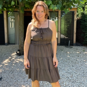 Tan maxi jurk met spaghettibandjes choco kort