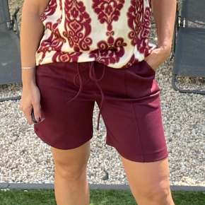 Gemma Ricceri shortje bordeaux