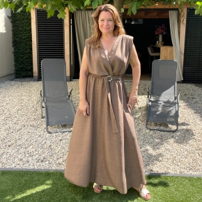 Boebou bruine jurk met V-hals en strikceintuur SALE