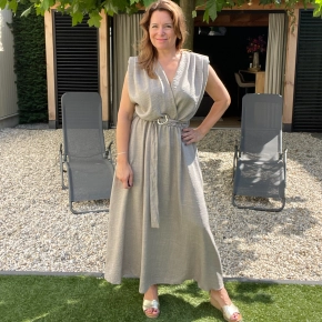 Boebou kiezel jurk met V-hals en strikceintuur SALE