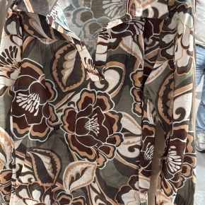 Vera Jo blouse Oliv groen camel
