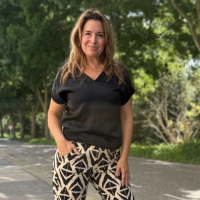 Vera Jo silk look shirt V-hals zwart