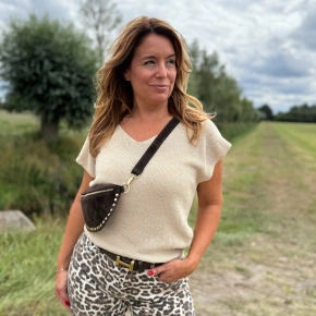 Donkerbruine suède heuptas Debby met goudkleurige details