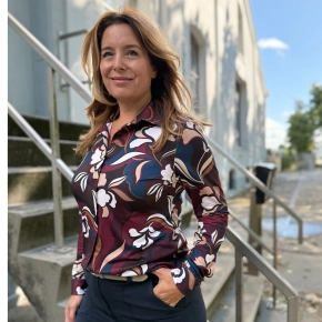 Chastar soft collectie blouse Stefanie Liz – Bloemenprint navy choco bordeaux