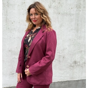 Gemma Ricceri suedine blazer berry – Zacht & stijlvol | Kenza Moda