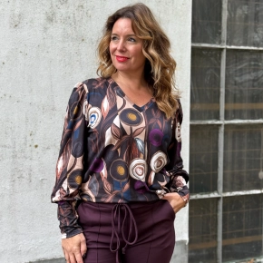 Soft collectie V-hals shirt Adrienne Nora zwart beige paars