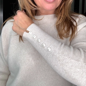 Vleermuismouw trui nancy ivoor | dames trui met parelknopen