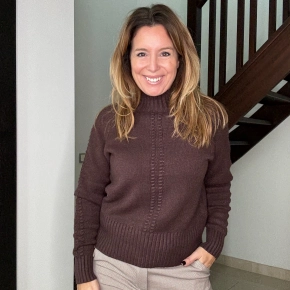 Trui cindy bruin | dames trui met opstaande kraag