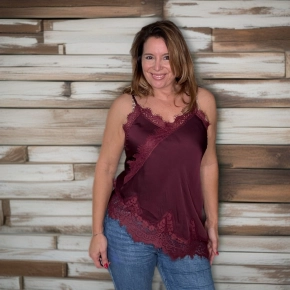 Bordeauxrood topje kant asymmetrisch model