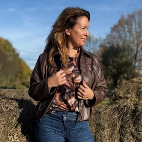 Bomberjack Iris choco – Stoer lederlook jack met ritssluiting SALE