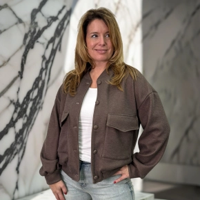 Cozy bomber Claire bruin