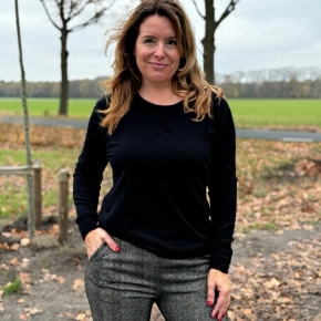 Zwarte basic trui dames Jessy – zacht viscose model met stretch