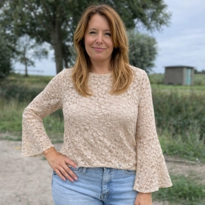 Beige kanten top Vera Jo uitlopende mouwen