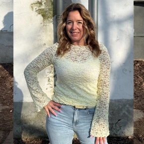 Kanten top Vera Jo uitlopende mouwen geel