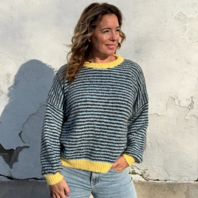 Chastar strepen trui lichtblauw bruin met gele boorden