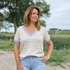 Gemma Ricceri fijn gebreid strepen truitje beige blauw