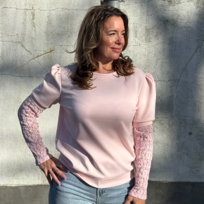 Gemma Ricceri shirt roze met kanten mouwen