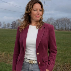 Gemma Ricceri suedine blazer berry – Zacht & stijlvol | Kenza Moda