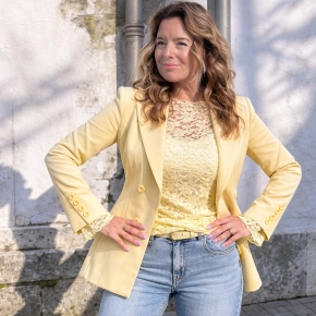 Shop the look gele blazer + gele kanten top + geel basic topje