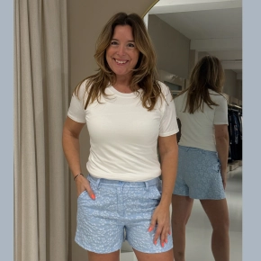 Lichtblauwe structuur short Emmy