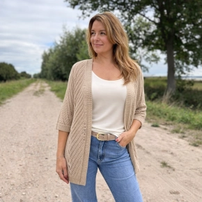 Beige fijn gebreid vest