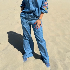 Tesoro lichtblauwe tencel broek Nicole SALE