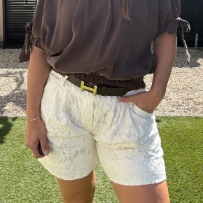 Witte Gemma Ricceri short kant
