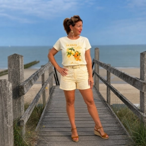 Gele structuur short Emmy