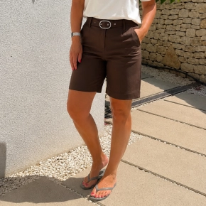 Bruin shortje met riem Valerie