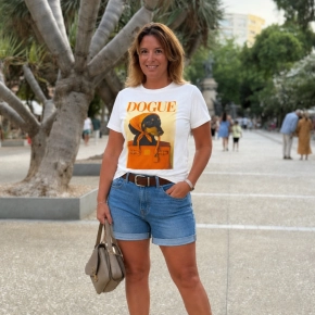 Wit shirt met teckelprint en gele opdruk