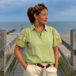 Gemma Ricceri blouse groen met geborduurde mouwen