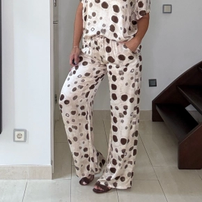 Vera Jo broek stippenprint beige Romé
