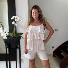 Ecru zomersetje kort broekje + ruches topje SALE