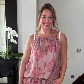 Taupe-roze palmprint haltertop met kralendetail