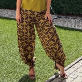 Luchtige print barrel broek bruin-matchagroen Luna