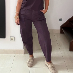 Gemma Ricceri burgundy barrel broek Jolie met studs riem