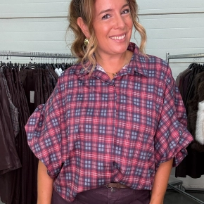 Gemma Ricceri ruit blouse Juna rood blauw met pofmouw
