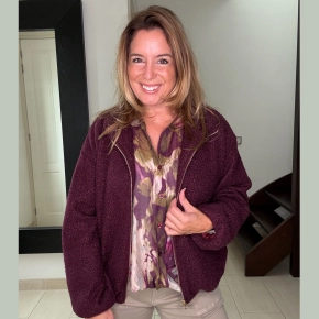 Gemma Ricceri bouclé bomberjack bordeaux Laila