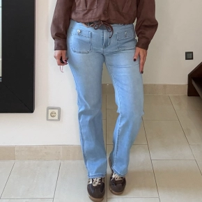Norfy straight jeans met opgestikte zakken – lichtblauw 9468