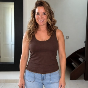 Gemma Ricceri bruine mouwloze top met goud detail