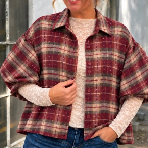 Blouse Juna met studs – bordeaux geruite damesblouse