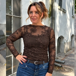 Shop the look balloon jeans + riem + topje + tule shirt + blouse